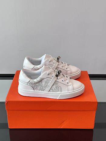Bagsaaa Hermes Day sneaker white
