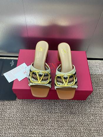 Bagsaaa Valentino Garavani VLogo Signature crochet mules