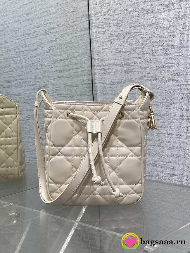 Bagsaaa Dior Small D-Motion Bag Latte Macrocannage Lambskin - 19.5cm - 1