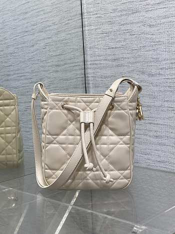 Bagsaaa Dior Small D-Motion Bag Latte Macrocannage Lambskin - 19.5cm