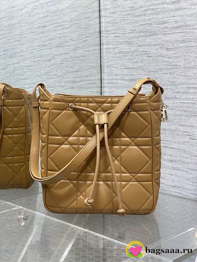 Bagsaaa Dior Medium D-Motion Bag Light Gold-Tone Macrocannage Lambskin - 24cm - 1