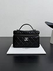 Bagsaaa Chanel Vanity with Chain AP4854 Black Caviar - 19.5cm - 1
