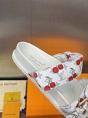 Bagsaaa LV x TM Bom Dia Flat Comfort Mule Monogram cherry white - 4