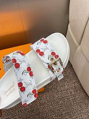 Bagsaaa LV x TM Bom Dia Flat Comfort Mule Monogram cherry white - 3