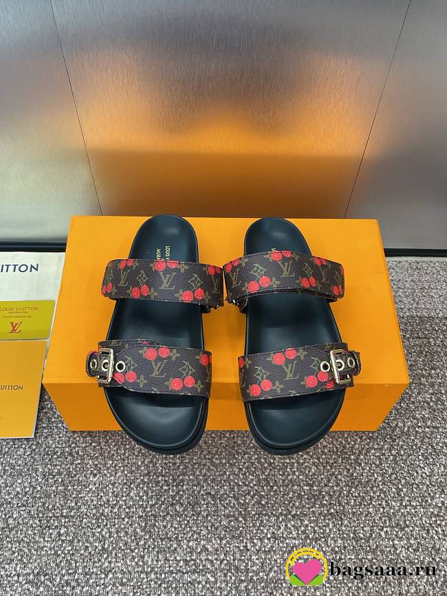 Bagsaaa LV x TM Bom Dia Flat Comfort Mule Monogram cherry - 1