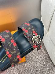 Bagsaaa LV x TM Bom Dia Flat Comfort Mule Monogram cherry - 4
