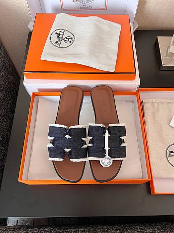 Bagsaaa Hermes Oran sandal dark denim