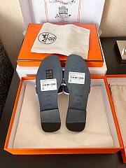 Bagsaaa Hermes Oran sandal dark denim - 4