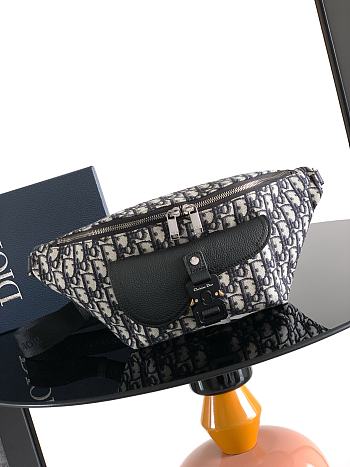 Bagsaaa Dior Saddle Belt Bag Beige and Black Dior Oblique Jacquard with Black Grained Calfskin - 39cm