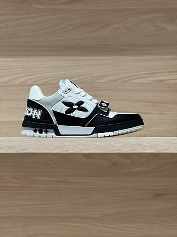 Bagsaaa LV Trainer Sneaker Black & White