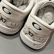 Bagsaaa Balenciaga Hamptons Medium Worn-Out Sneaker in white cowskin and polyester white - 4