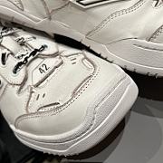 Bagsaaa Balenciaga Hamptons Medium Worn-Out Sneaker in white cowskin and polyester white - 3