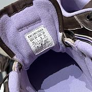 Bagsaaa Balenciaga Hamptons Medium Worn-Out Sneaker in white cowskin and polyester brown - 2