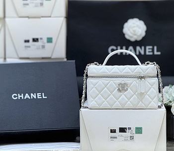 Bagsaaa Chanel Vanity with Chain AP4854 White Caviar - 19.5cm