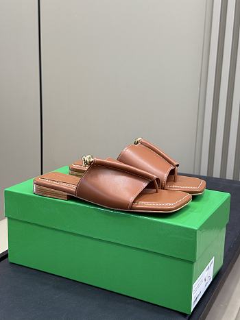 Bagsaaa Bottega Veneta Solstice Flat Thong brown