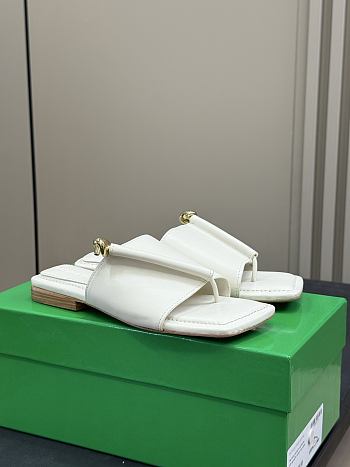 Bagsaaa Bottega Veneta Solstice Flat Thong white