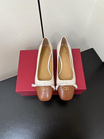 Bagsaaa Valentino Valet Du Roi Kidskin Ballerina White & Brown - 25Mm