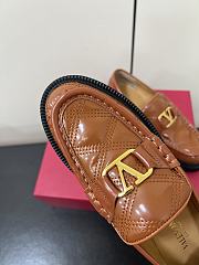 Bagsaaa Valentino Garavani VLogo Signature loafers brown - 2