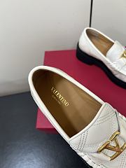 Bagsaaa Valentino Garavani VLogo Signature loafers white - 4