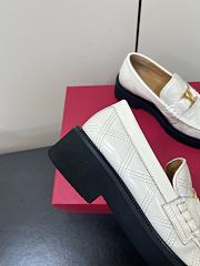 Bagsaaa Valentino Garavani VLogo Signature loafers white - 2