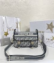 Bagsaaa Dior Small Diorcamp Bag Blue Dior Oblique Chambray-Effect Embroidery - 23cm - 1