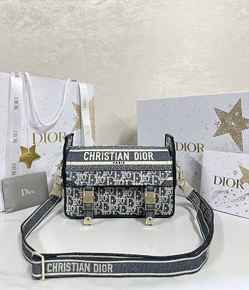 Bagsaaa Dior Small Diorcamp Bag Blue Dior Oblique Chambray-Effect Embroidery - 23cm