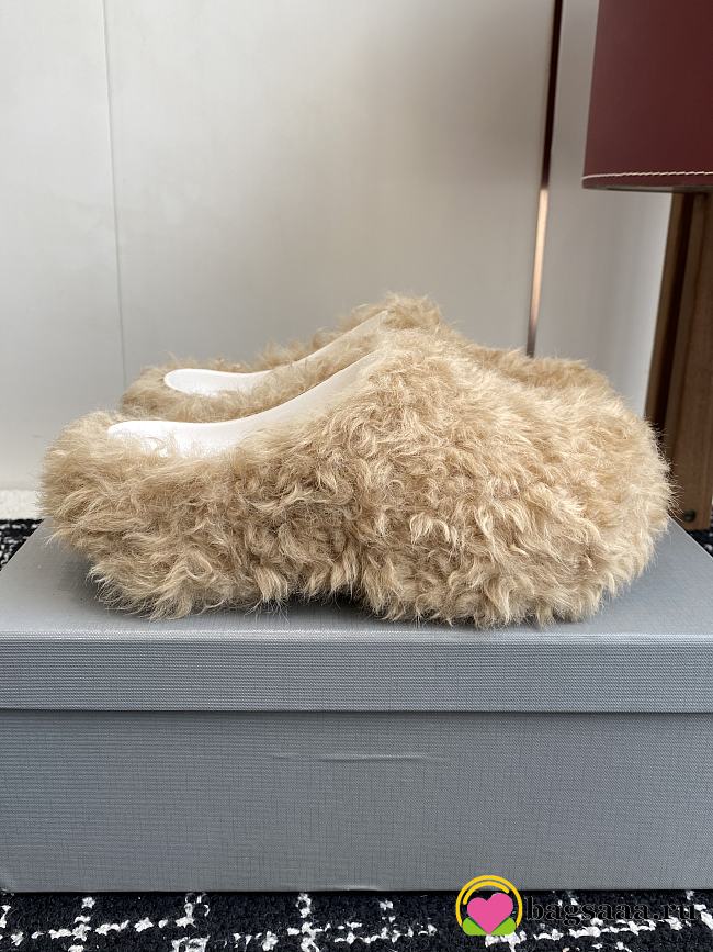 Bagsaaa Balenciaga Faux Fur Mule Crocs Slippers beige - 1