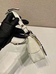 Bagsaaa Prada Re-Edition 2002 medium leather shoulder bag 1BC221 White - 26cm - 2