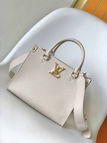 Bagsaaa M23637 Lock & Go Quartz color - 24.5cm