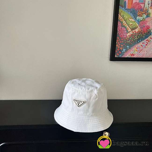 bagsaaa Prada White Bucket hat - 1