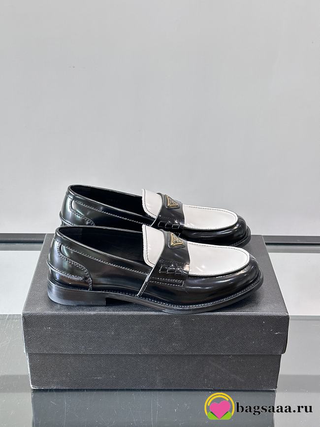 Bagsaaa Prada Two-tone brushed leather loafers - 1