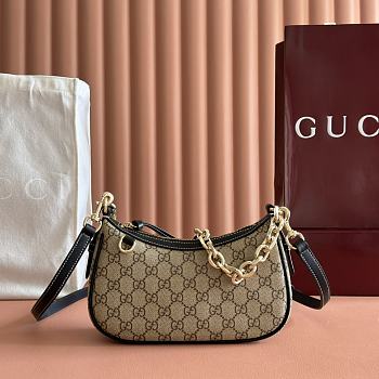 Bagsaaa Gucci GG Emblem small shoulder bag 847447 black - 24cm