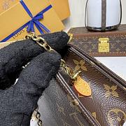 Bagsaaa LV M82509 Wallet On Chain Lily Monogram Canvas - 20.7cm - 2