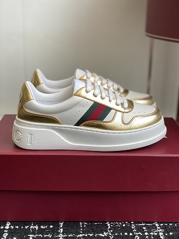 Bagsaaa Gucci chunky sneaker 848307 white & gold