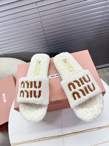 Bagsaaa Miu Miu Shearling slides white