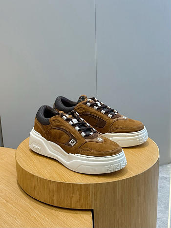 Bagsaaa Fendi Force low-top sneakers in brown suede