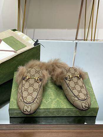 Bagsaaa Gucci Princetown GG canvas & fur