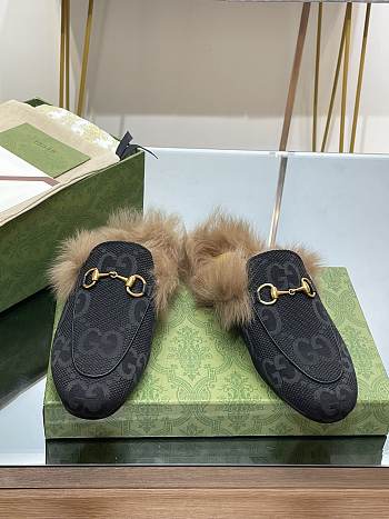 Bagsaaa Gucci Princetown slippers black and fur