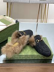 Bagsaaa Gucci Princetown slippers black and fur - 2