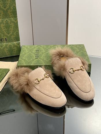 Bagsaaa Gucci Princetown mule beige suede