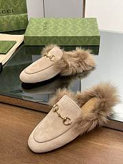Bagsaaa Gucci Princetown mule beige suede - 4