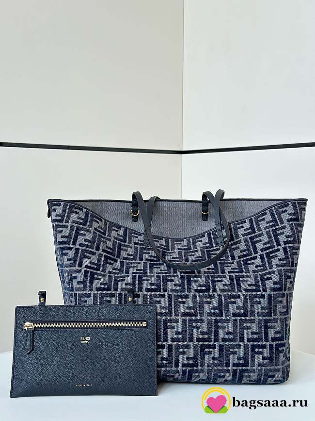 Bagsaaa Fendi Roll Large Dark blue denim-effect FF jacquard reversible shopper - 35cm - 1
