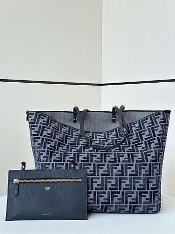 Bagsaaa Fendi Roll Large Dark blue denim-effect FF jacquard reversible shopper - 35cm