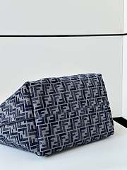 Bagsaaa Fendi Roll Large Dark blue denim-effect FF jacquard reversible shopper - 35cm - 3