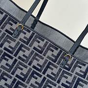 Bagsaaa Fendi Roll Large Dark blue denim-effect FF jacquard reversible shopper - 35cm - 2