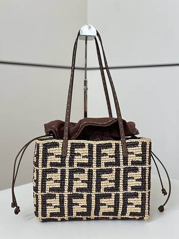 Bagsaaa Fendi Small Roll Brown FF raffia crochet shopper with pouch - 23cm