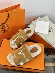 Bagsaaa Hermes Chypre sandal brown & shearling - 4