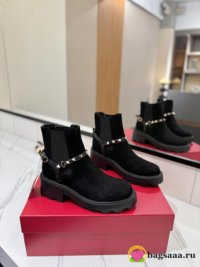 Bagsaaa Valentino Garavani Rockstud 55 suede ankle boots in black - 1