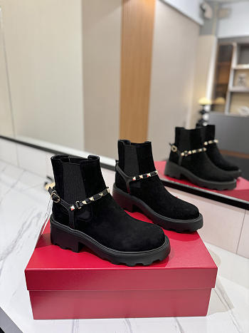 Bagsaaa Valentino Garavani Rockstud 55 suede ankle boots in black