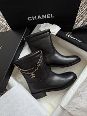 Bagsaaa Chanel black leather boots with gold chain - 2